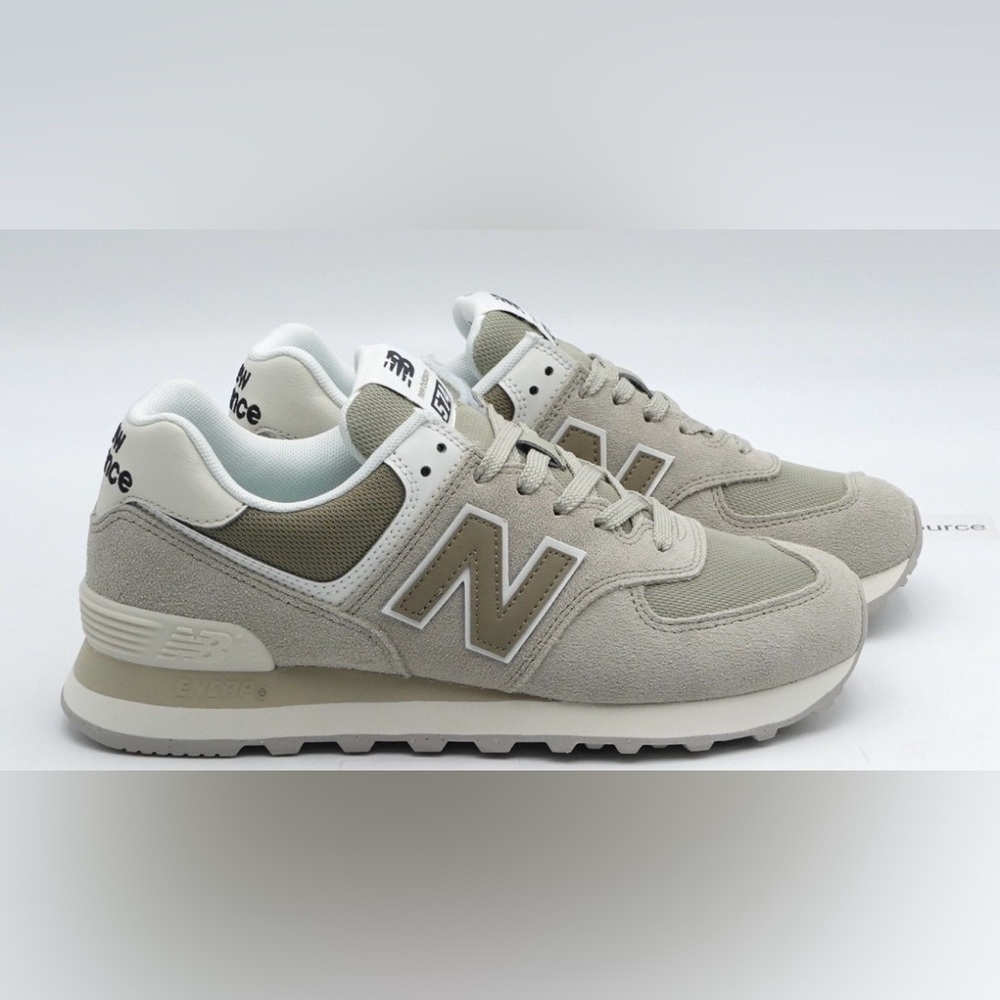 New Balance women sneakers size. 8.5